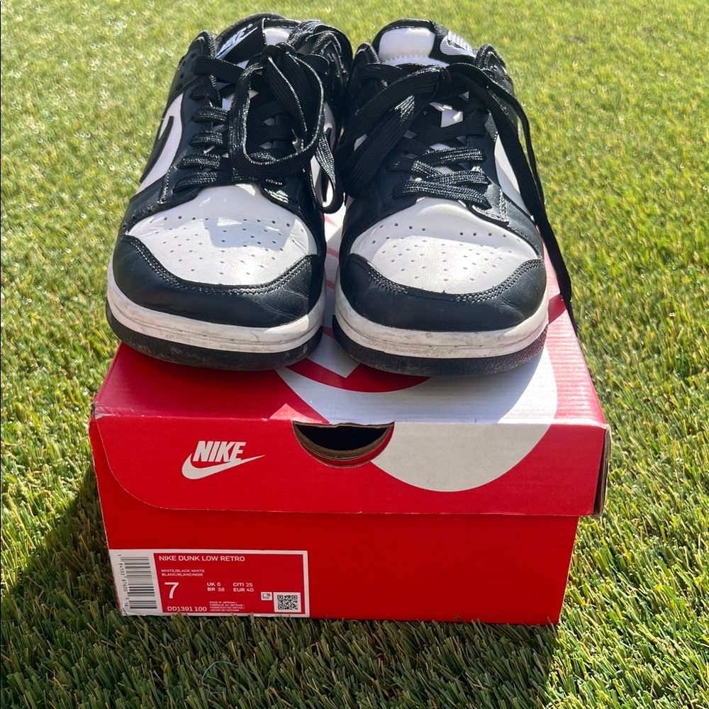 Nike Men's Black and White Sneakers